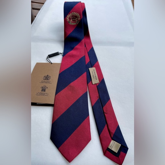🔥STUNNING🔥🆕💯ICONIC BURBERRY HORSEFERRY NAVY RED CREST SLIM MOTIF TIE🔥 - Picture 8 of 16